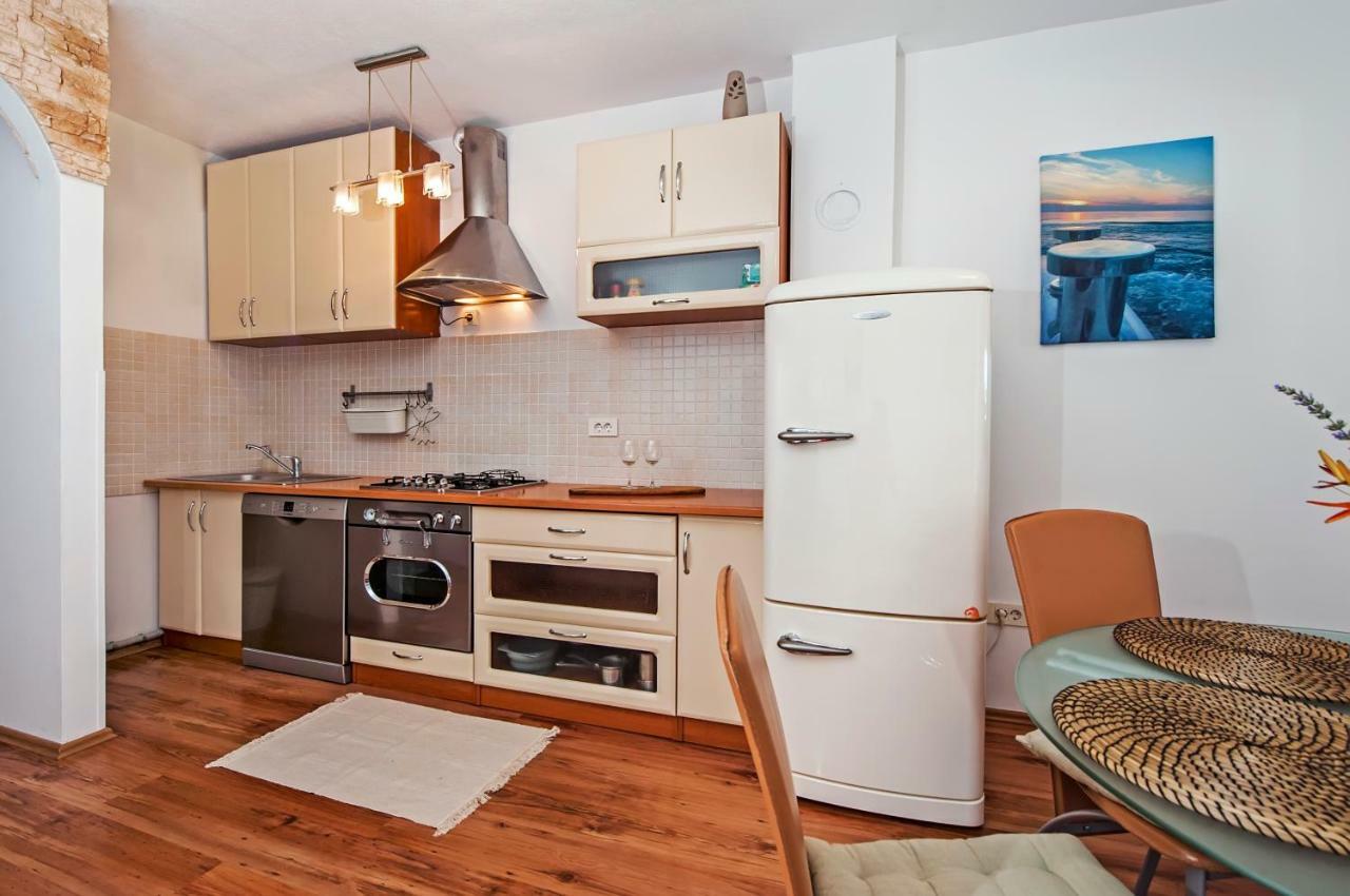 Apartment Thalassa 로비니 외부 사진