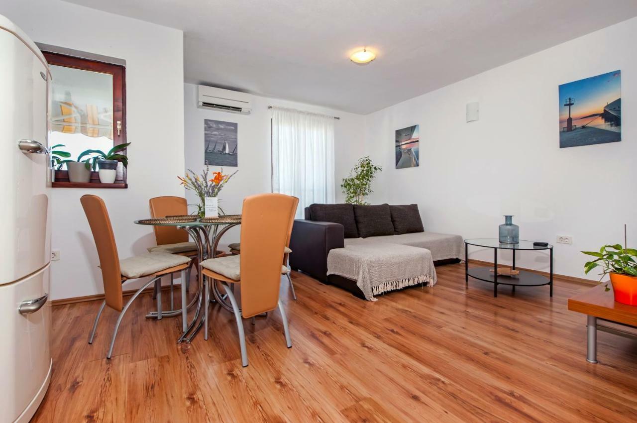 Apartment Thalassa 로비니 외부 사진