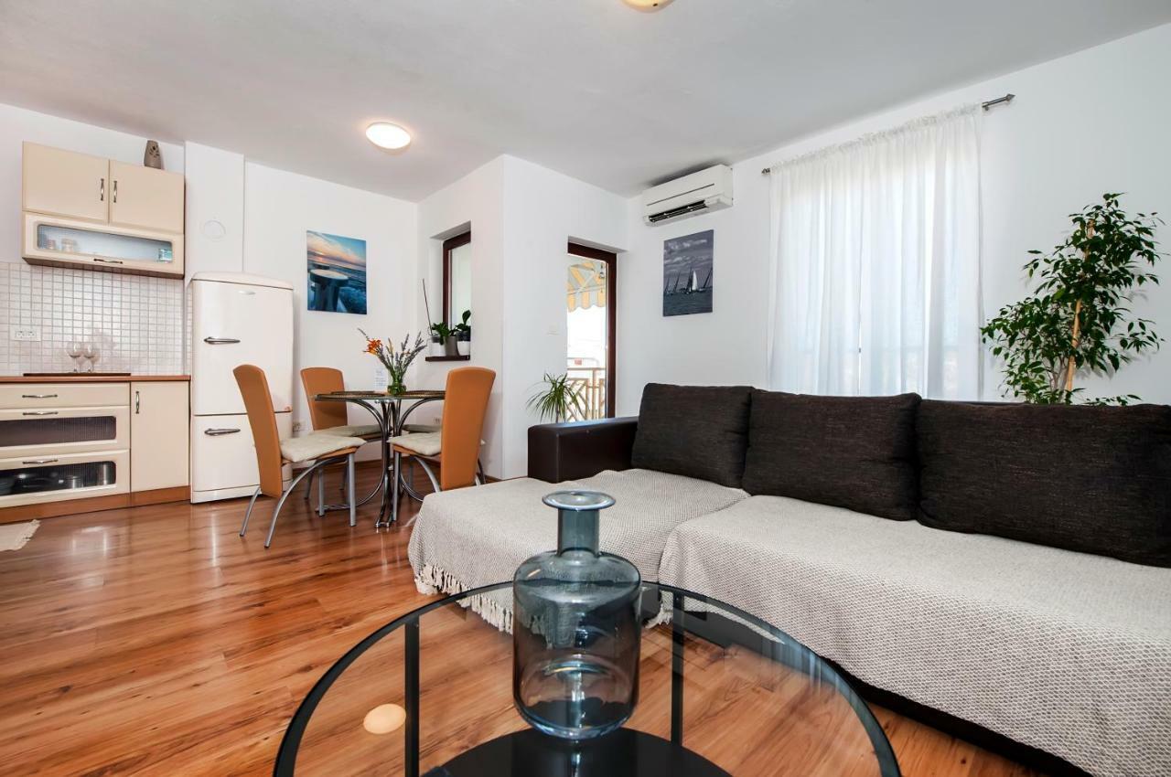 Apartment Thalassa 로비니 외부 사진