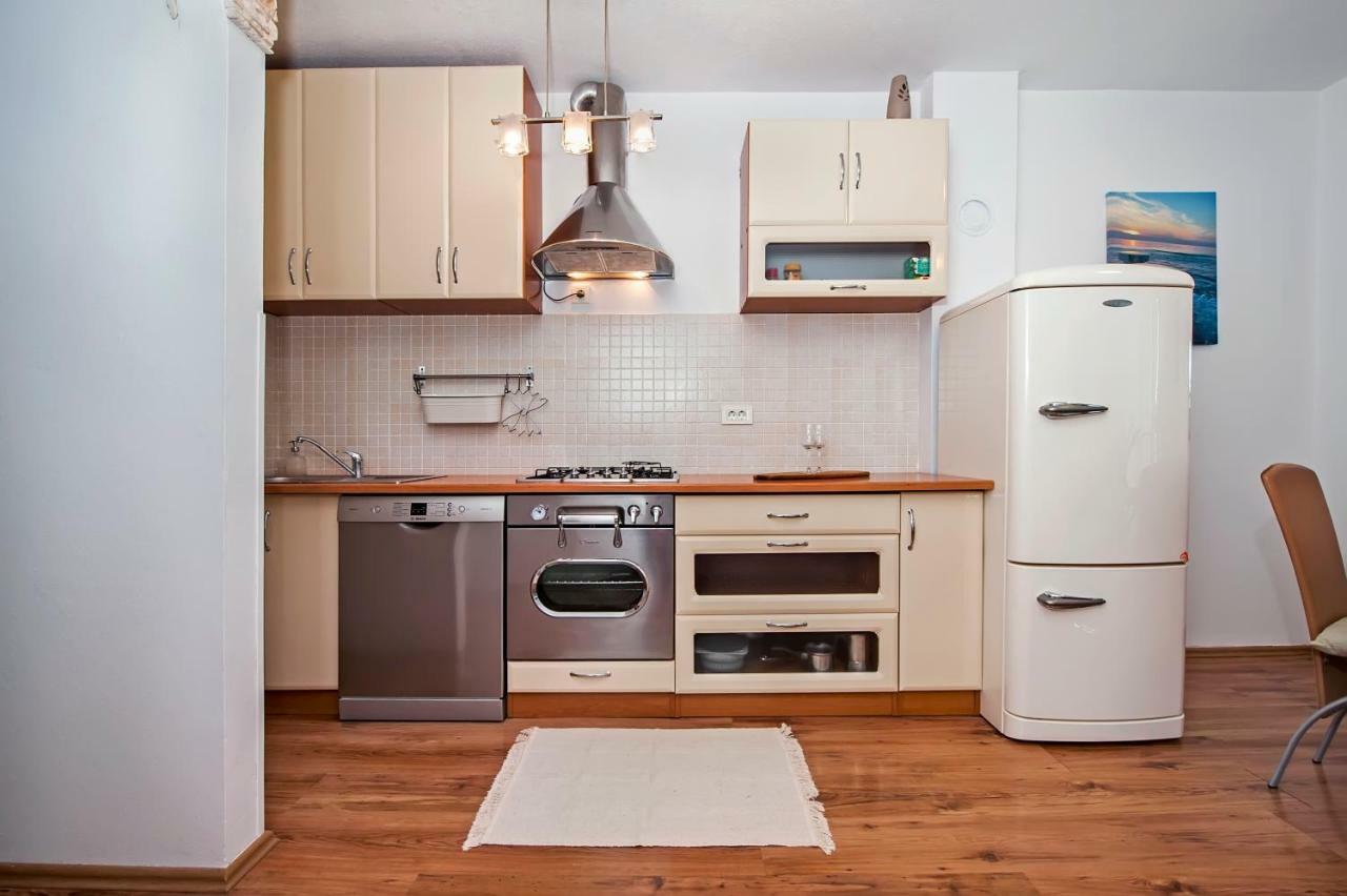 Apartment Thalassa 로비니 외부 사진